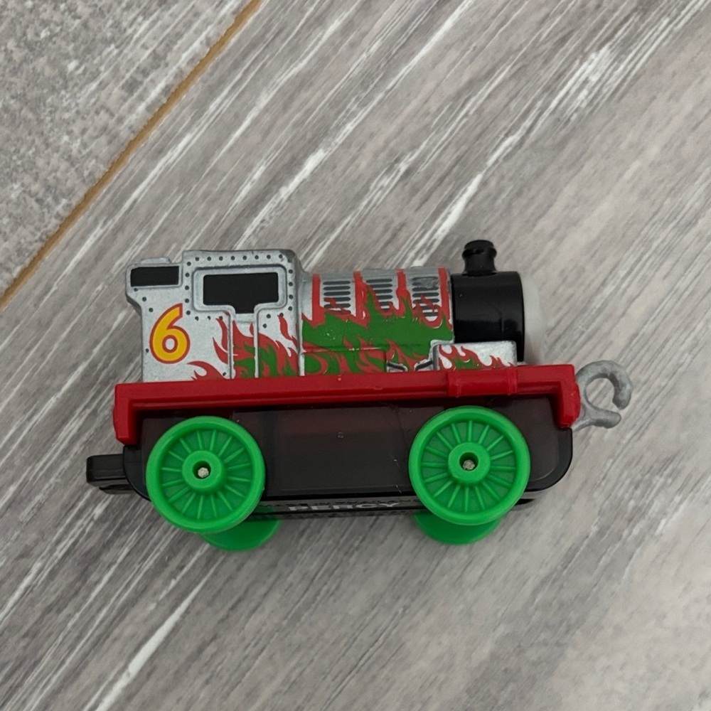 Thomas & Friends Silver Percy with Flames - Picture 8 of 8